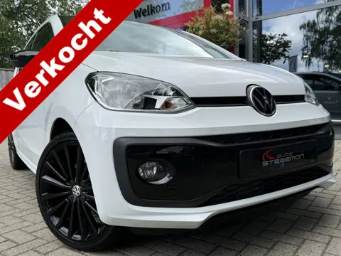 Volkswagen up! 1.0 *!* R-LINE *!* ECC/ CRUISE/ 17 INCH/ CAMERA/ STOELVERWARMING *!*