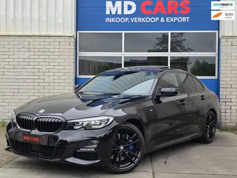 BMW 3-serie 330i High Executive AUTOMAAT/M PAKKET/SCHUIFDAK/PDC
