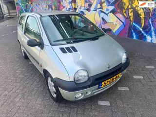 Renault Twingo 1.2 Initiale airco vol leer sport velgen nieuwe distributie riem zeer nette auto met 