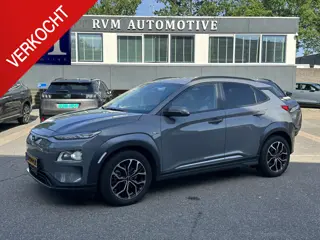 Hyundai Kona EV Premium 64 kWh SOH 97% | 12 MND BOVAG GARANTIE | STOEL/STUURVERWARMING | ELEK. STOEL