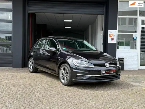 Volkswagen GOLF 1.6 TDI Highline Business R Pano/Automaat
