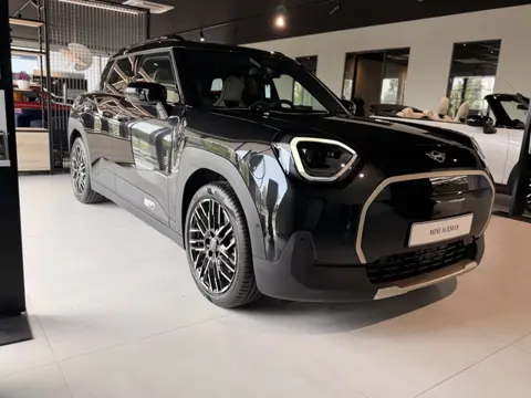 MINI Aceman E Favoured M pakket 42.5 kWh Panoramadak | Comfort access | Stoelverwarming |