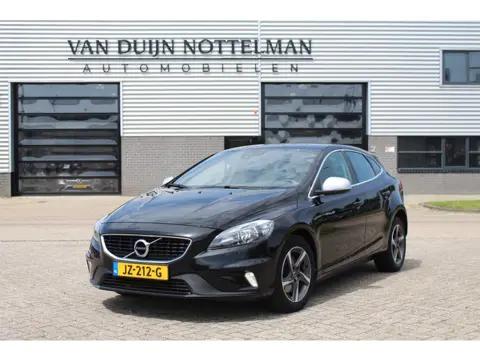 Volvo V40 2.0 T2 R-Design / Stoelverwarming / Standkachel / N.A.P.