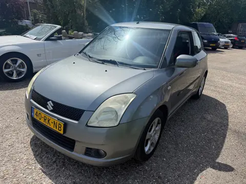 Suzuki Swift 1.5 Exclusive auto is netjes met airco