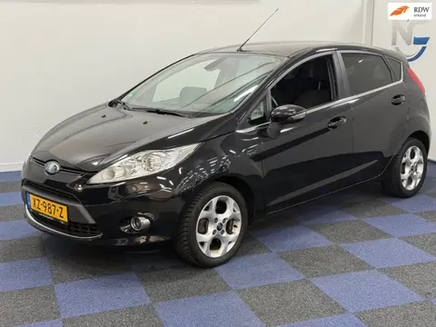 Ford Fiesta 1.4 Trend / NIEUWE APK / MULTIEMEDIA-NAVI / RIJDT SCHALEKELT GOED