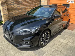 Ford Focus Wagon 1.5 EcoBoost ST Line Business / Panorama dak!