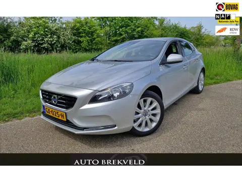 Volvo V40 2.0 T3 Momentum 152PK| Rijklaarprijs | Cruise | Clima | Navi | PDC | LMV | NAP