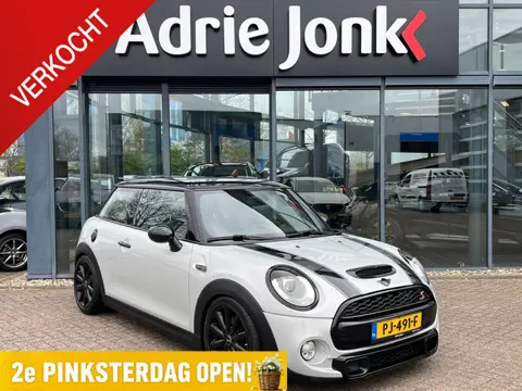 Mini Mini 2.0 Cooper S Serious Business | NAVIGATIE | 17 INCH | ALL SEASON | LED VERLICHTING | BLUET