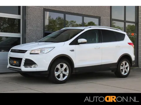 Ford Kuga 1.5 150 PkTitanium Trekhaak Parkeersensoren