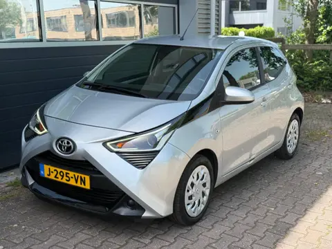 Toyota Aygo VVT-IX- PLAY CARPLAY CAMERA (bj 2020)