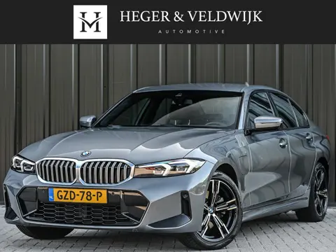 BMW 3-serie 330e | M-Sport | Facelift | Shadowline | Led Koplampen | Camera | NL auto | Stoelverwarm