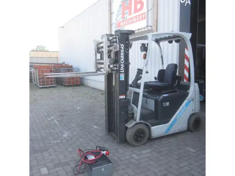 UniCarriers L16Q, elek., triplo, side shift, vorkenklem.