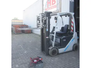 UniCarriers L16Q, elek., triplo, side shift, vorkenklem.