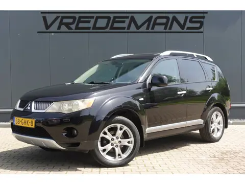 Mitsubishi Outlander 2.4 Instyle LEDER/NAVI/SCHUIF-KANTEL