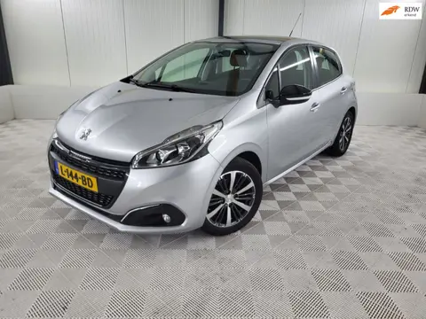 Peugeot 208 1.2 PureTech Camera, Panodak, App-connect, Stoelverwarming