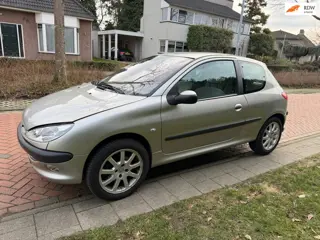 Peugeot 206 1.4-16V, Airco, Dealer onderhouden, APK 03-04-2027.