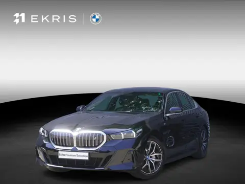 BMW i5 eDrive40 | M Sportpakket | Comfort Pack | Trekhaak met elektrisch wegklapbare kogel | Glazen 