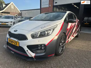 Kia Cee'd 1.6 GT First Edition 240 Pk NAVI-CRUISE-CLIMA-PANORAMADAK-UNIEK