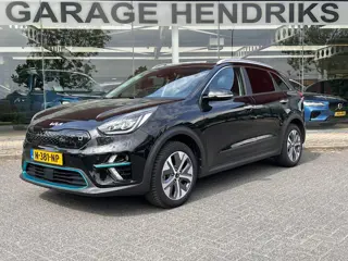 Kia e-Niro ExecutiveLine SKY 64 kWh | SOH: 95,6% | Schuifdak | 3 Fase | Warmtepomp | Leder | Adaptiv
