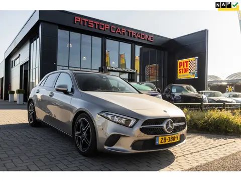Mercedes-Benz A-klasse 180 AMG velgen, Pano, Carplay, NL Auto, Camera, Topstaat!