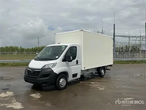 Opel Movano 2.2 103 KW Box and LBW suitcase loading ram