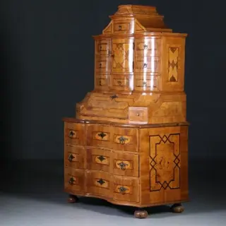 18e eeuwse  tabernakelkast barok orgel gebogen in noten met wortelnoten en o.a. ebbenhout