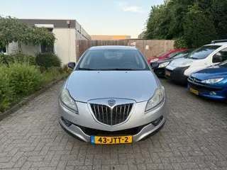 Lancia Delta 1.4-16V Argento