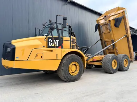 Cat 735B (bj 2013)