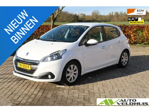 Peugeot 208 1.2 PureTech Blue Lion CARPLAY NAVI loopt op 2 cilinders!