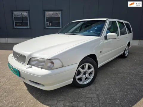 Volvo V70 2.5 AUTOMAAT, netto € 4.950 ex BTW, Leder, bijtelvriendelijk!