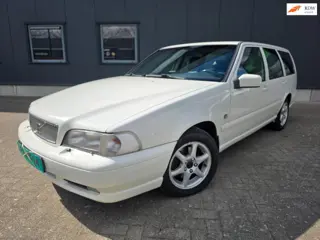 Volvo V70 2.5 AUTOMAAT, netto € 4.950 ex BTW, Leder, bijtelvriendelijk!