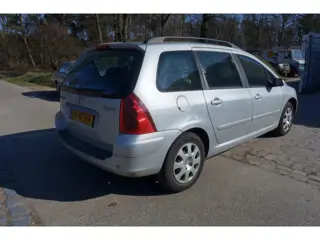 Peugeot 307 SW 1.6 16V Pack 7 pers. apk tot 18-05-2027 auto heeft een schoonmaak beurt nodig