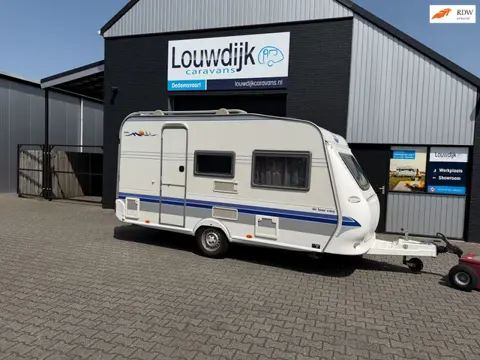 HOBBY De Luxe 400 SF ’03 (Vastbed, Treinzit)