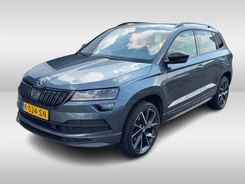 Škoda Karoq 1.5 TSI ACT Sportline Business / Camera / CarPlay / Keyless / 19'' / Stoel+Stuurverwarmi