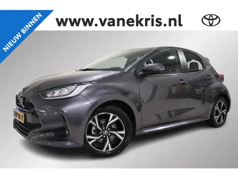 Toyota Yaris 1.5 Hybrid 115 First Edition, Stuur & Stoelverwarming, Apple Carplay/Android Auto!