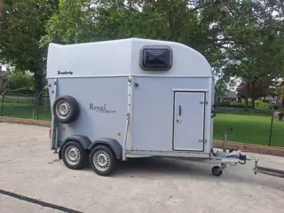 Zeer nette 2 paards trailer brenderup zadelkamer bj 2007