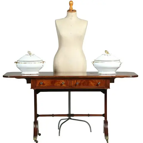 Mahonie met bloemmahonie sidetable of smalle schrijftafel met 2 laden en op- en neerklapbare oren
