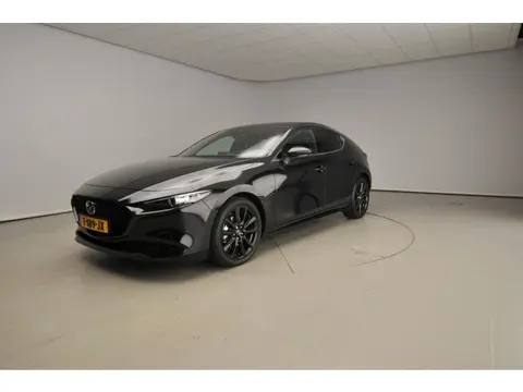 Mazda 3 2.0 e-SkyActiv-G M Hybrid 150 Homura | Camera | HUD | Stoelverwarming | DAB | 18"