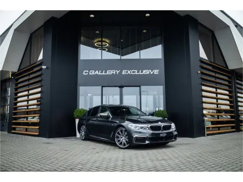 BMW 5 Serie 520i High Executive Edition - M Sport | Panorama | H&K | Memory