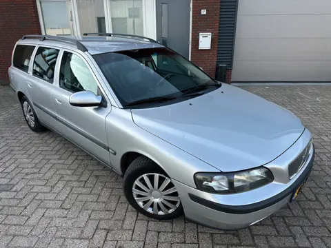 Volvo V70 2.4 / Leder / Airco / MF Stuur