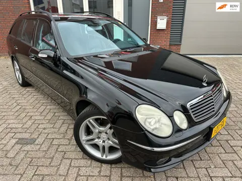 Mercedes-Benz E-klasse Combi 320 Avantgarde 4-Matic AMG / Pano / Leder / Navi / PDC