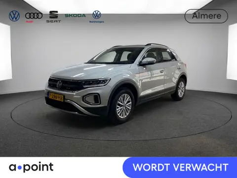 Volkswagen T-Roc 1.5 TSI Life 150 pk Automaat (DSG) | Navigatie | Parkeersensoren (Park assist) | Ac