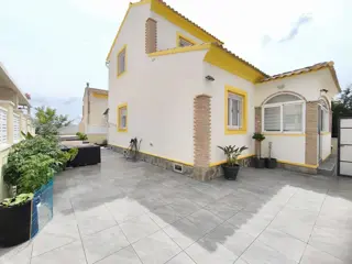 Vrijstaande villa in de rustige urbanisatie Alberca in Polop.