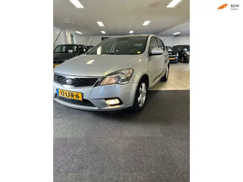Kia ,2de eigenaar ,NAP Cee'd 1.4 CVVT Seven