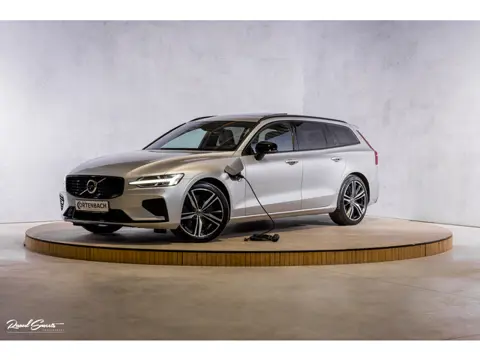 Volvo V60 2.0 T6 Recharge AWD R-Design Long Range | Panorama dak | Zwenkbare trekhaak | Adaptieve cr