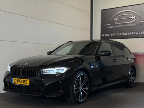 BMW 3-serie Touring 320e M-Pakket Pano, Cruise Control, Apple Carplay, Trekhaak, LED, Sfeerverlichti