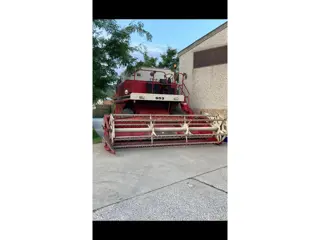 International 953 combine