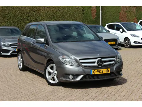 Mercedes-Benz B-Klasse 180 Prestige Automaat 84.909 km! / Compleet onderhouden / CarPlay / Parkeerhu