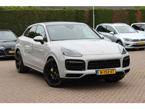 Porsche Cayenne Coupé 3.0 E-Hybrid / Panoramadak / 360Camera / Sportdesign+Chrono / Luchtvering / 22