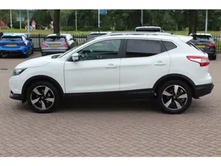 Nissan QASHQAI 1.2 Connect Edition / 360Camera / Panoramadak / Keyless / Navigatie / 17'' / DAB / Cr